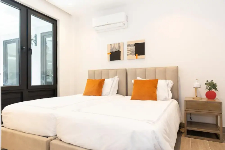 The Elegant Condo by Acomodo