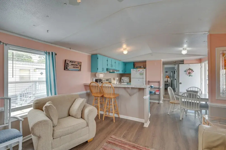 Walk to Shore: Myrtle Beach House w/ Private Deck!