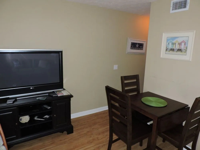 Horizon South by Book That Condo