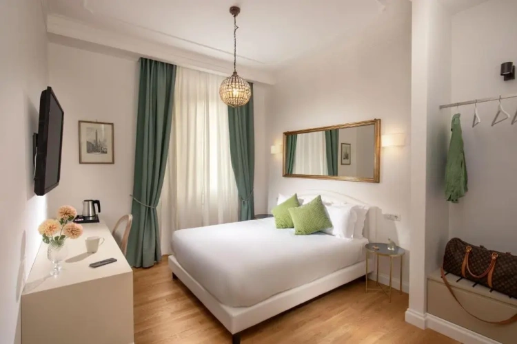 Standard Double room with view