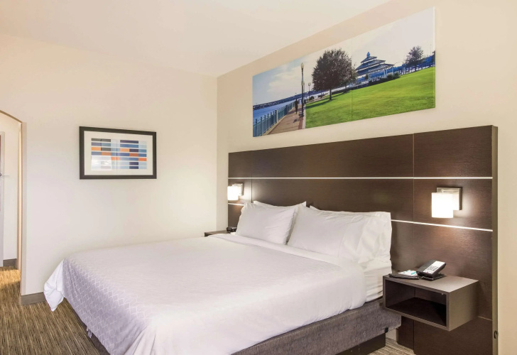 Clarion Pointe New Bern