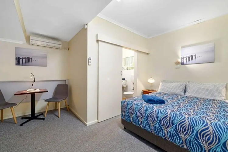 Economy Triple room