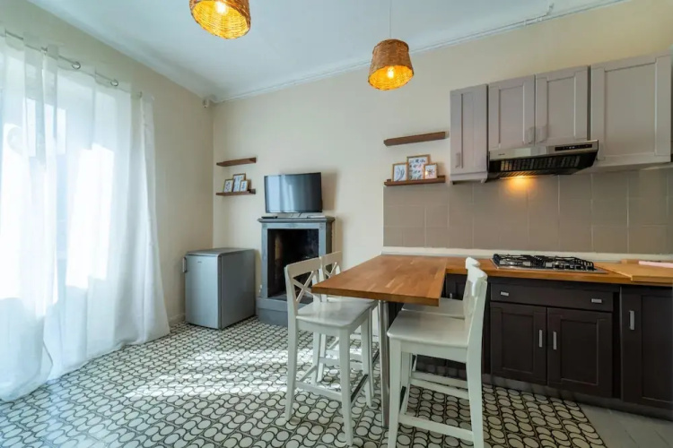 Lotus Apartment With Lakeview
