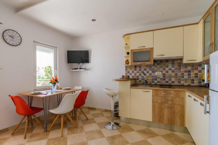 2 Bedrooms Apartment with sea view