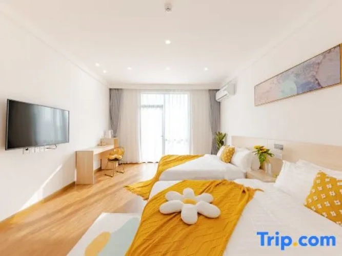 Deluxe Family room with balcony