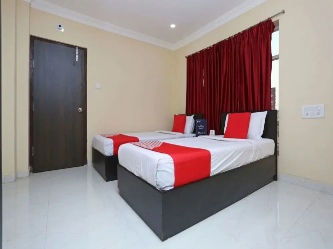 OYO 4439 Aura Inn