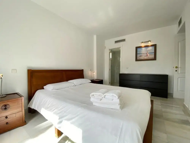 House Pauline 3 bed Poolside Private Garden M-5