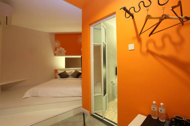 J Hotel