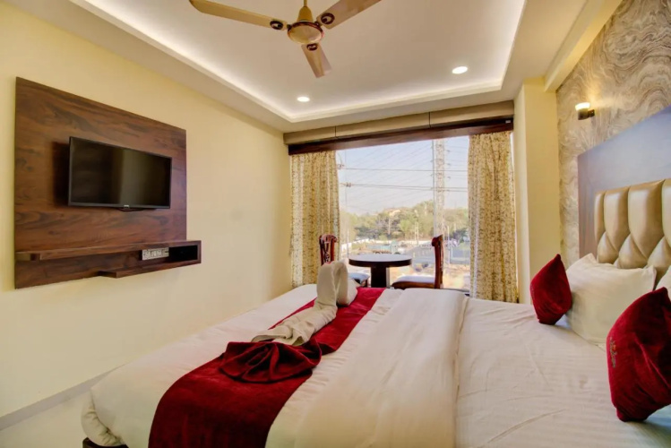 Hotel Samaira Residency
