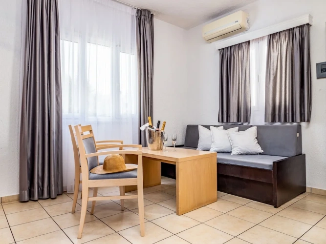 1 Bedroom Standard Suite with garden view