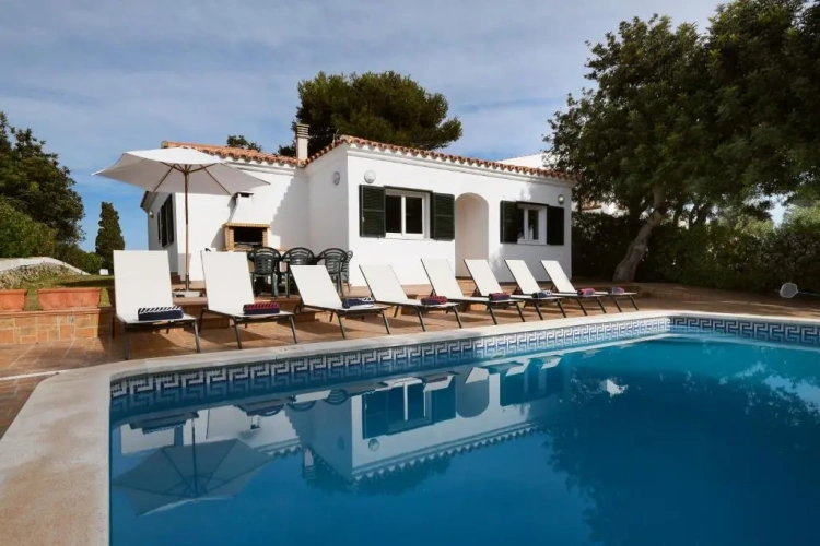 4 Bedrooms Cottage