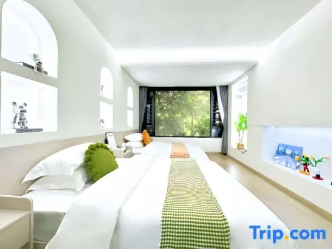 Deluxe Twin room with city view
