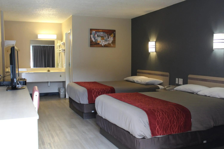 Econo Lodge Paducah West I-24