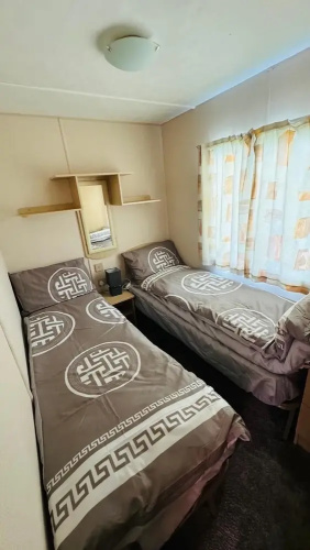 3-bed Carvan, Sleeps 6, Pets & Parking