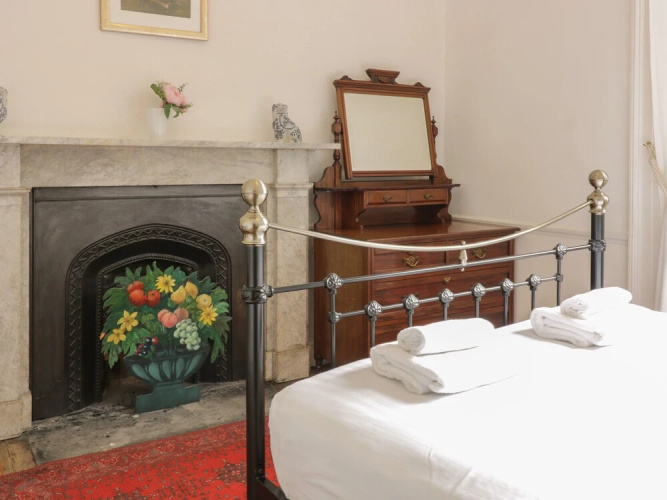 3 Lynedoch Place