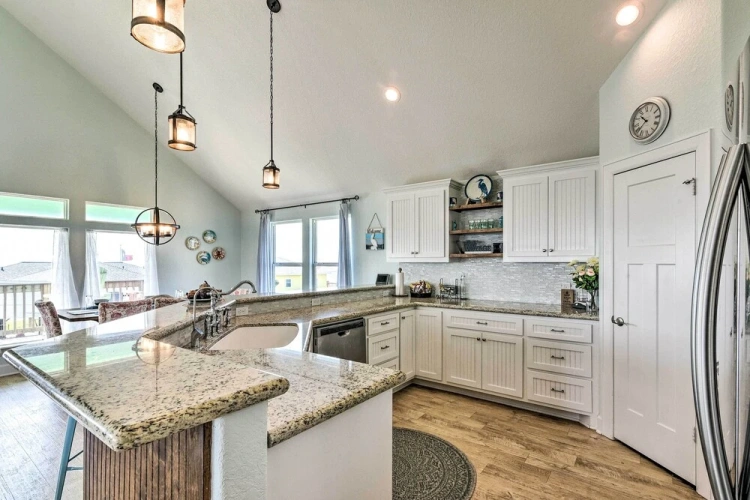 4 Bedrooms Cottage