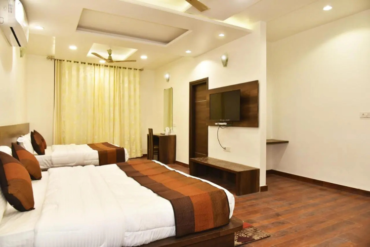 Goroomgo Hollywood Heights Amritsar