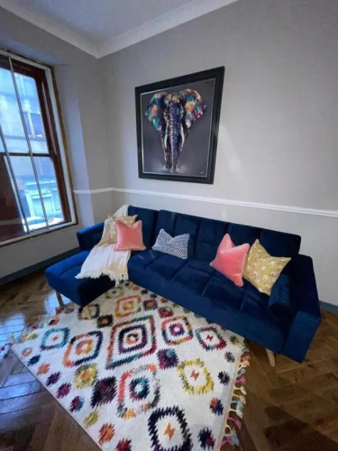 New! Stunning 1 bed Apt in West End