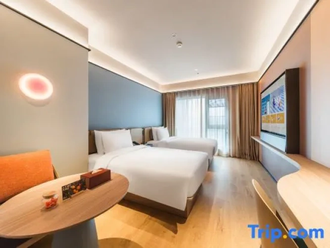 Standard Twin room with river view