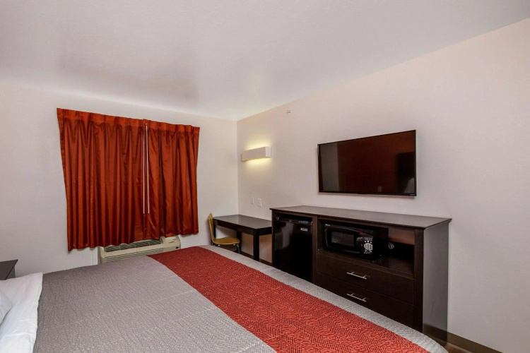 Motel 6 Peoria, IL