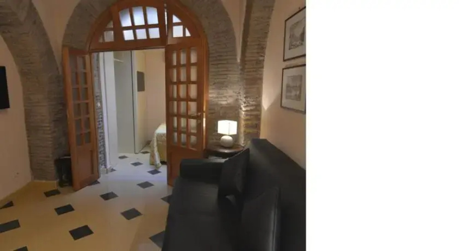 Luxury Art Apt With Terrace in Trastevere, Serviced by Hostmaker