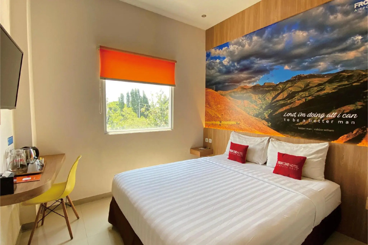 Front One Hotel Airport Solo