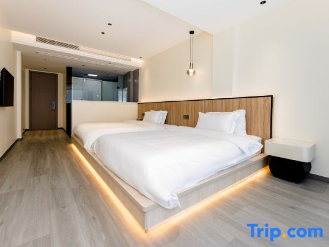 Standard Twin room with river view