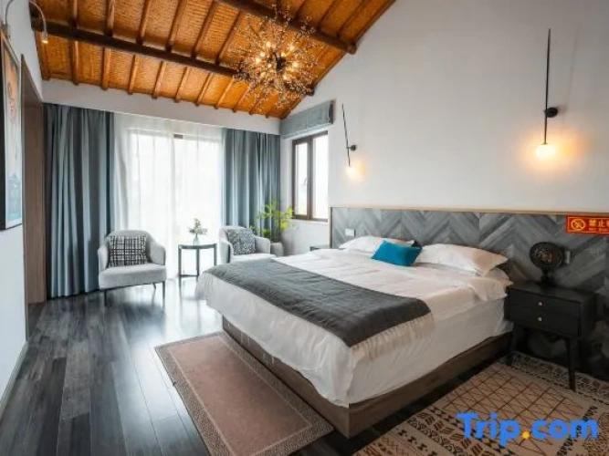 Suite with lake view
