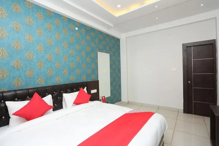 Mukesh Palace By OYO Rooms