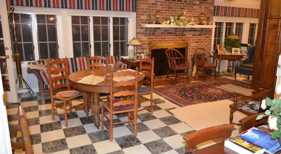 East Hills B&b Inn