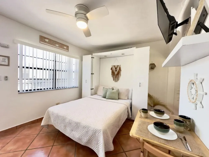 Beach Lover s Studio Apartment in Hollywood FL