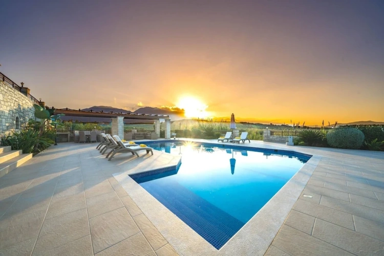 4 Bedrooms Villa with garden view