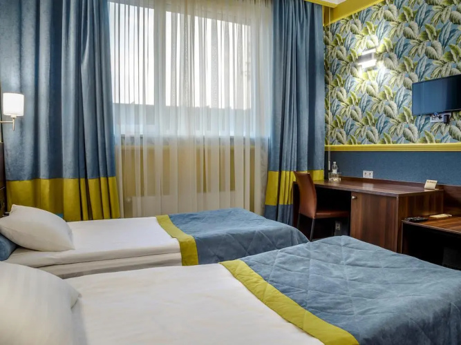 Road Star Hotel