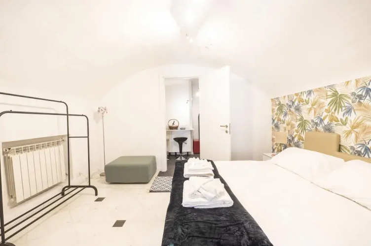 Caden Splace - Dbalconycollection at Piazza Navona