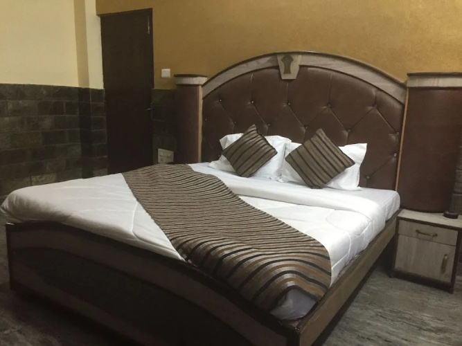 OYO 82578 Hotel Giridhar