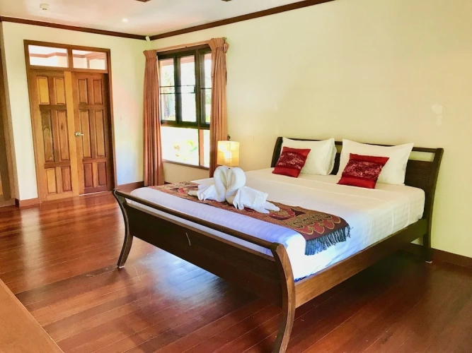 4 Bedrooms Villa
