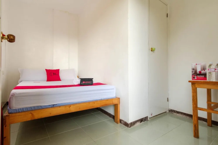 RedDoorz near Coron Coliseum