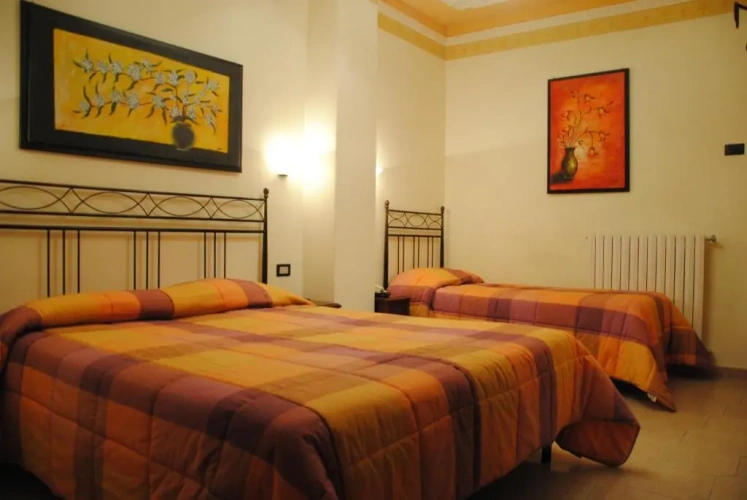 Standard Triple room