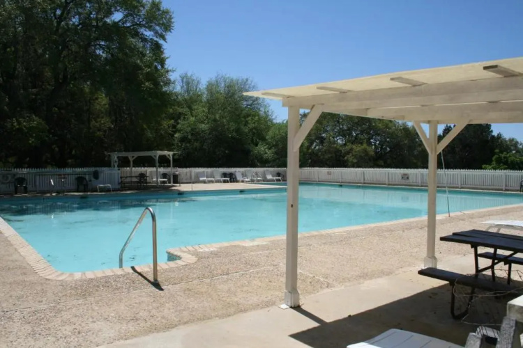 Medina Lake Camping Resort Cabin 8