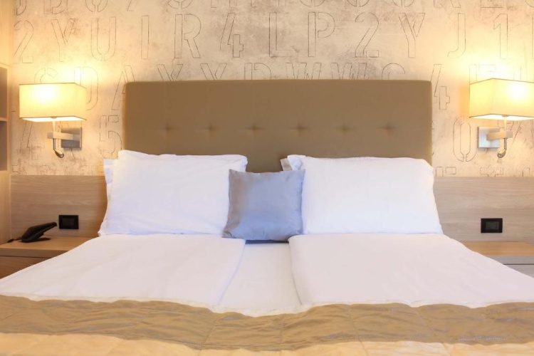 Standard Double room with balcony and seafront