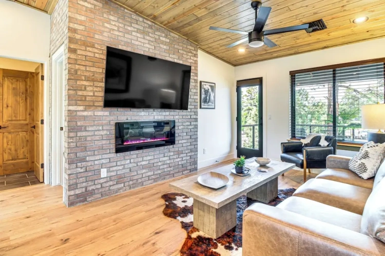2 Bedrooms Apartment