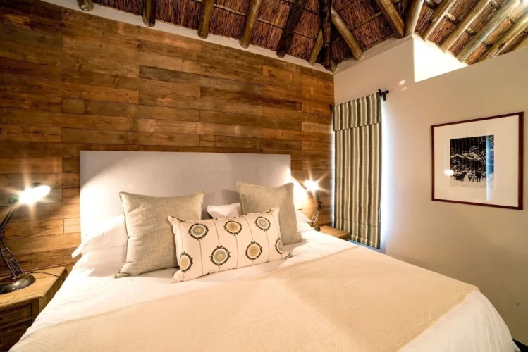 1 Bedroom Luxury Basement Chalet with balcony and with land view
