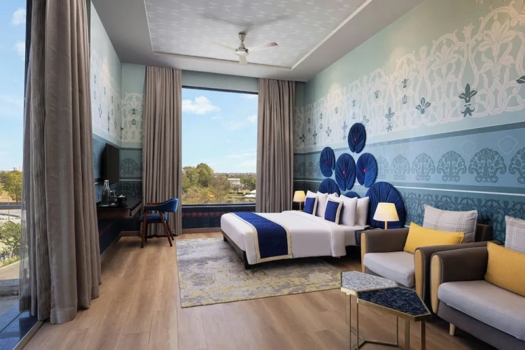 Classic Double Suite with city view