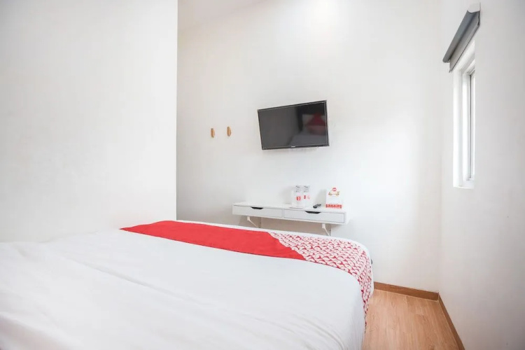 OYO 386 Hey Hotel