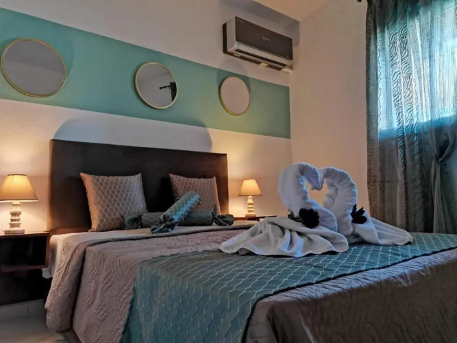 Evris House color suite