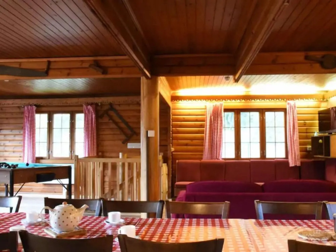 Spacious 8-bedroom Chalet