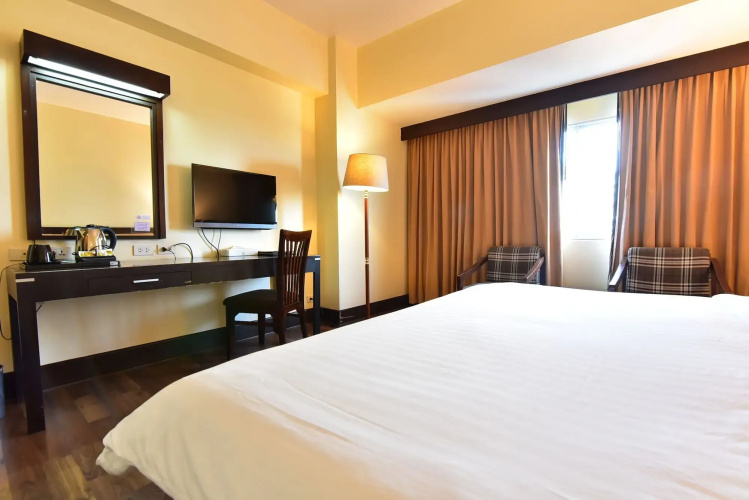 New Season Hotel