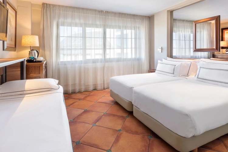 Standard Triple room