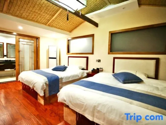 Deluxe Twin room with balcony