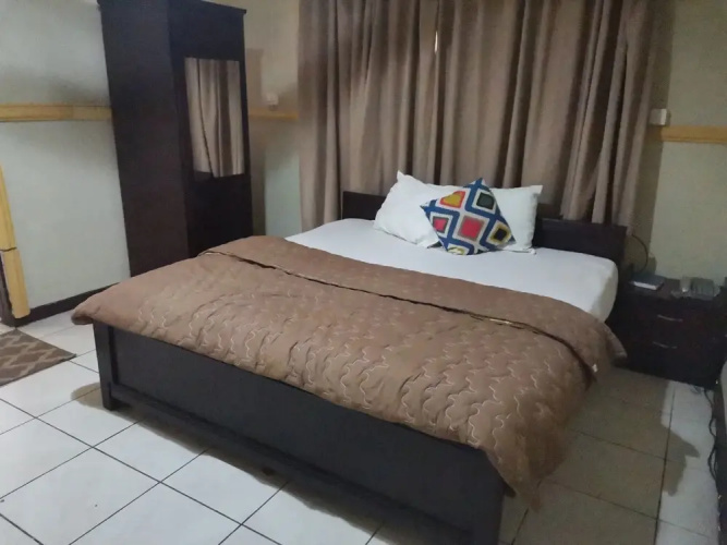Airport Side Hotel